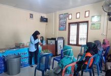 Kukerta Unri Balik Kampung Berikan Pelatihan Budikdamber
