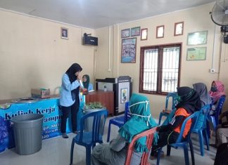 Kukerta Unri Balik Kampung Berikan Pelatihan Budikdamber