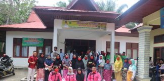 Fakultas Hukum UPP Berikan Bansos ke Masyarakat Desa Suka Maju