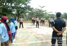 Tim Kukerta Relawan Covid-19 UNRI Desa Talikumain SEMPROT Desinfektan