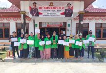 KKN Berakhir, Mahasiswa UPP Berbagi Sembako Kepada Masyarakat
