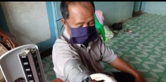 Peduli Kesehatan Ditengah Pandemi, Kukerta UNRI Cek Kesehatan Warga Secara “Door To Door”