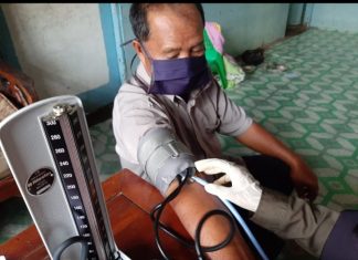 Peduli Kesehatan Ditengah Pandemi, Kukerta UNRI Cek Kesehatan Warga Secara “Door To Door”