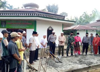 Camat Tambusai Meletakkan Batu Pertama Pagar Makam Syekh Ma’sum Tambusai dan Syekh H. Zakaria Tambusai