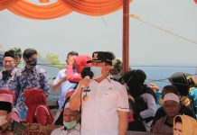 Bupati Sukiman Lantik Karang Taruna dan Meninjau Pembagian BLT Desa Koto Intan