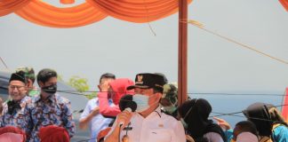 Bupati Sukiman Lantik Karang Taruna dan Meninjau Pembagian BLT Desa Koto Intan