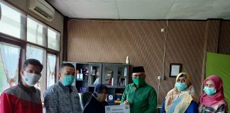 Membanggakan, Rektor UPP Serahkan Dana PHP2D