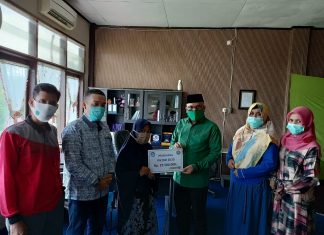 Membanggakan, Rektor UPP Serahkan Dana PHP2D