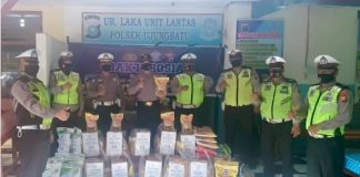 Jelang HUT Ke-65, Lantas Polsek Ujung Batu Bagikan Sembako Gratis
