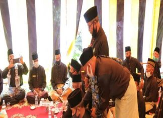 H Anwar Tanso Dikukuhkan Sebagai Datuk Munaro Kayo Rambah Hilir