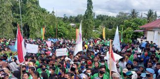 Aksi Penolakan UU Tenaga Kerja di Rohul Berakhir Ricuh