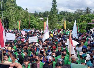 Aksi Penolakan UU Tenaga Kerja di Rohul Berakhir Ricuh