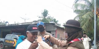 Pramuka Dewan Kerja Ranting Kepenuhan Hulu Berbagi Masker Gratis
