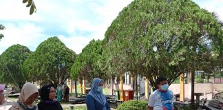 Sekda dan Ketua Dharmawanita Rohul Tinjau Kebakaran di SMPN 1 Rambah