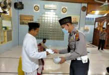 Gelar Suling, Polres Rohul Bagi-Bagi Masker