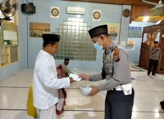 Gelar Suling, Polres Rohul Bagi-Bagi Masker