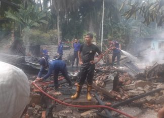 Dua Unit Rumah di Desa Rambah Hilir Ludes Dilahap Si Jago Merah