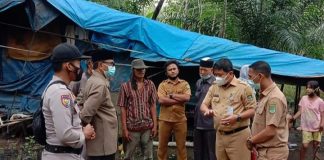 Kunjungi Gubuk Warga di Tengah Hutan, Plh Bupati Rohul : Alhamdulillah Rumah Layak Huni Segera Untuk Beliau
