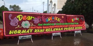 Dukung Penyelenggaraan PSU, Poros Muda Rohul Kirim “Surat Cinta” Dalam Bentuk Karangan Bunga