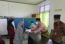 Baznas Serahkan Bantuan Bagi Kaum Dhuafa, Abdul Haris : Zakat Dapat Bantu Persoalan Umat