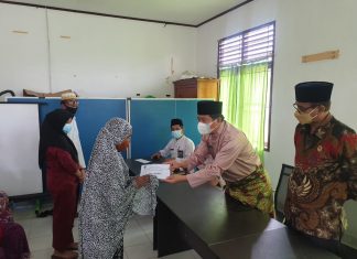 Baznas Serahkan Bantuan Bagi Kaum Dhuafa, Abdul Haris : Zakat Dapat Bantu Persoalan Umat