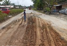 Jalan Rusak, Warga Minta Pemerintah Peduli Keluhan Masyarakat