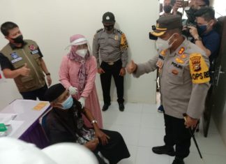 Kapolres dan Plh Bupati Rohul Tinjau Pelaksanaan Vaksinasi Bagi Lansia di Desa Dayo