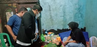Plh Bupati Rohul dan Baznas Kunjungi dan Bantu Masyarakat Lumpuh di Desa Aliantan