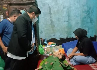 Plh Bupati Rohul dan Baznas Kunjungi dan Bantu Masyarakat Lumpuh di Desa Aliantan