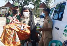 Heboh,TNI di Rohul Gendong Lansia ke Lokasi Vaksinasi, Bukti Orang Baik Masih Banyak