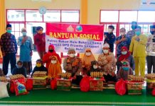 Berbagi di Jumat Berkah, Kapolres Rohul Ajak Masyarakat Menjadi Pelopor Prokes