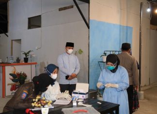 Asyik Nongkrong di Cafe, Seorang Pengunjung Tak Sadar Positif Rapit Tes Antigen