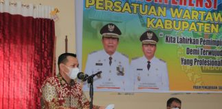 Hadiri Konferensi V PWI Rohul, Wabup : Awak Media Sebagai Kontrol Sosial