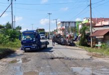 Pecah Ban, Mobil Kijang Innova Terbalik