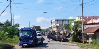 Pecah Ban, Mobil Kijang Innova Terbalik