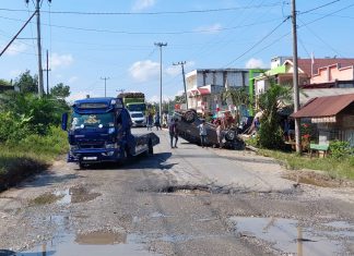 Pecah Ban, Mobil Kijang Innova Terbalik