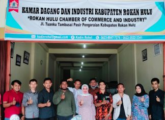 Bersinergi, Kadin dan SAPMA PP Rohul Bantu Pelaku UMKM Saat Pandemi