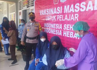 Siswa SMKN 1 Rambah Mendapat Giliran Vaksinasi