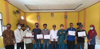 5 Kelompok Tani di Desa Bukit Intan Makmur Mendapat Bantuan Modal Usaha