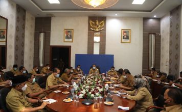 Gelar Rapat Evaluasi Kinerja OPD, Bupati H. Sukiman Harap Kepala OPD Bisa Menjadi Contoh Bagi Bawahannya