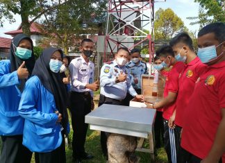 Kalapas Pasir Pengaraian Panen Perdana Hasil Budidaya Lebah Madu