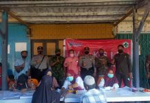 Kades Rambah Hilir Bagi Bingkisan Untuk Siapa Saja Yang Mau Divaksin