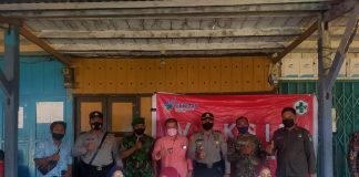 Kades Rambah Hilir Bagi Bingkisan Untuk Siapa Saja Yang Mau Divaksin