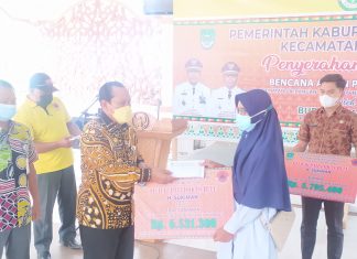 Bupati Sukiman Serahkan Bantuan Kepada Korban Bencana Angin Puting Beliung