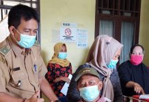 RT dan RW di Kelurahan Kota Lama Jemput – Antar Warga Yang Hendak Divaksin