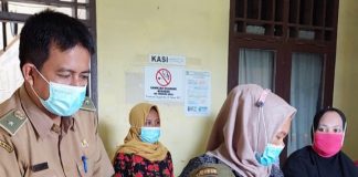 RT dan RW di Kelurahan Kota Lama Jemput – Antar Warga Yang Hendak Divaksin