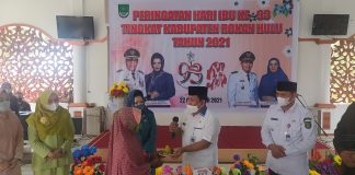 Peringatan Hari Ibu, Bupati Rohul Berbagi Kepada Tenaga Kebersihan di Rumah Dinas