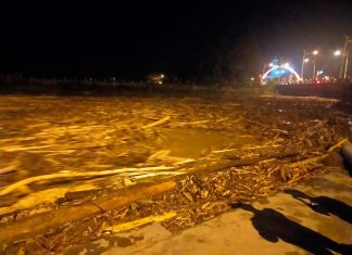 Pertama Dalam Sejarah, Banjir di Rohul Diikuti Dengan Serpihan Balok dan Lumpur