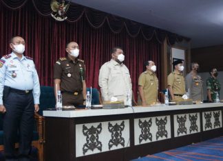 Serius Tangani Covid-19, Bupati Sukiman Pimpin Rapat Evaluasi Pelaksanaan Vaksin