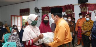 Peduli Korban Banjir, Bupati Sukiman Salurkan Bantuan 100 Paket Sembako